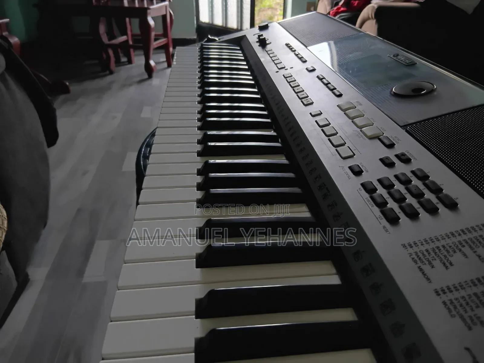 Yamaha PSR E443 Keyboard Piano