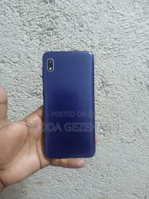 Photo - Samsung A10 32 GB Blue