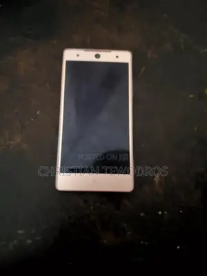 Photo - Tecno Camon C7 16 GB Black