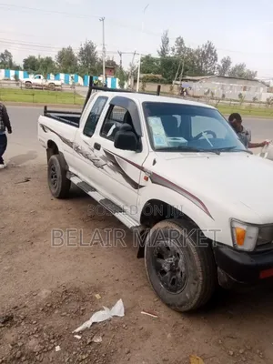 Toyota Hilux 1992 White
