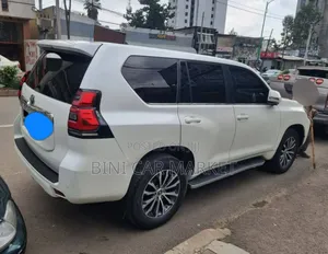 Toyota Land Cruiser Prado 2022 White