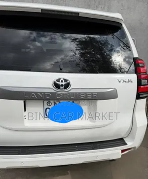 Toyota Land Cruiser Prado 2022 White