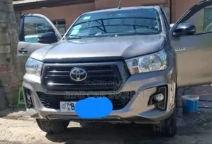 Toyota Hilux 2020 Silver