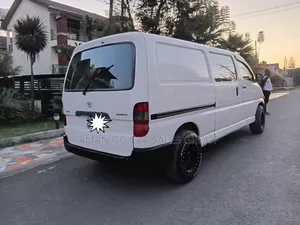 Toyota HiAce 2002 White
