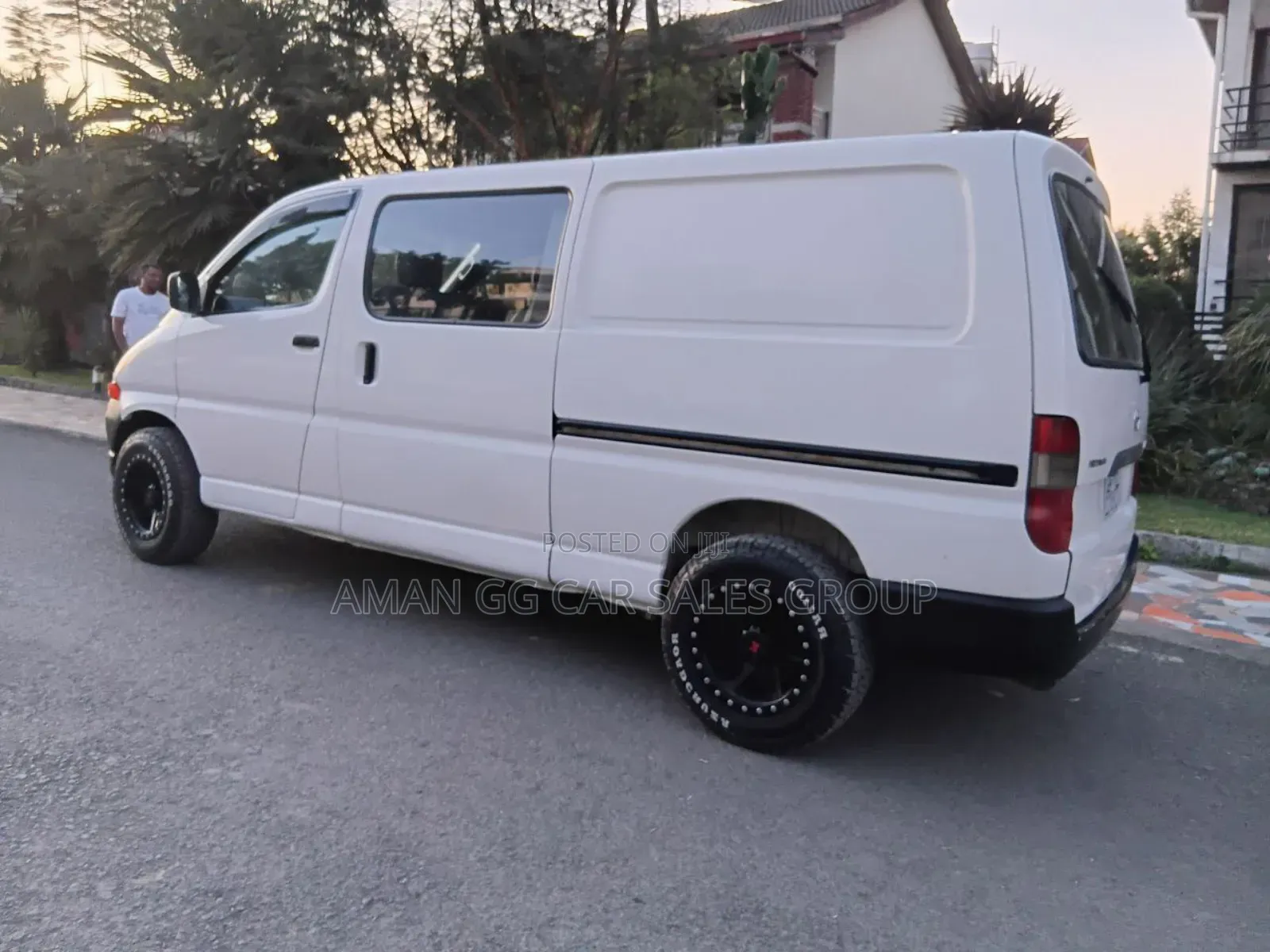 Toyota HiAce 2002 White