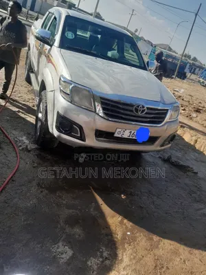 Toyota Hilux 2013 Gold