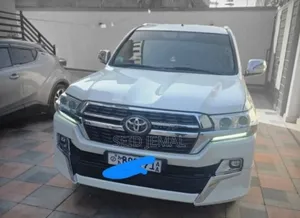Photo - Toyota Land Cruiser 2012 White