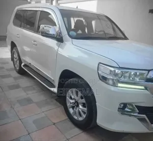 Toyota Land Cruiser 2012 White