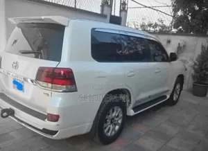 Toyota Land Cruiser 2012 White