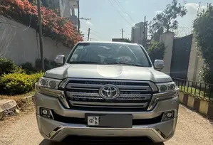 Photo - Toyota Land Cruiser 2017 Silver