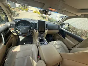 Toyota Land Cruiser 2017 Silver