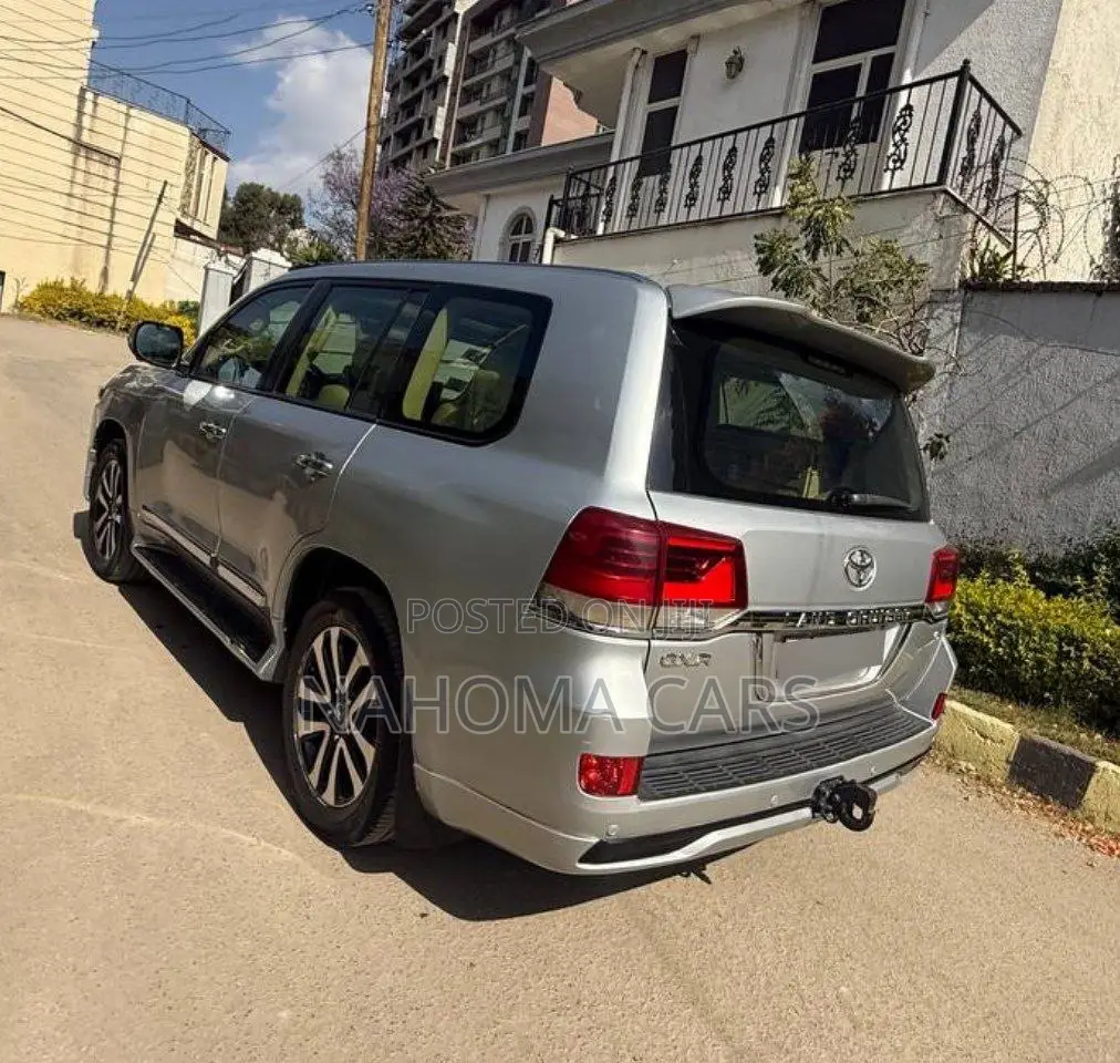 Toyota Land Cruiser 2017 Silver