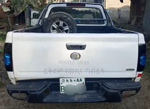 Toyota Hilux 2013 White