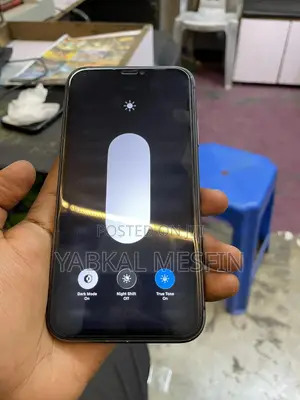 Photo - Apple iPhone 11 128 GB Gray