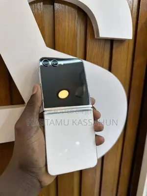 Photo - Samsung Galaxy Z Flip 5 512 GB White