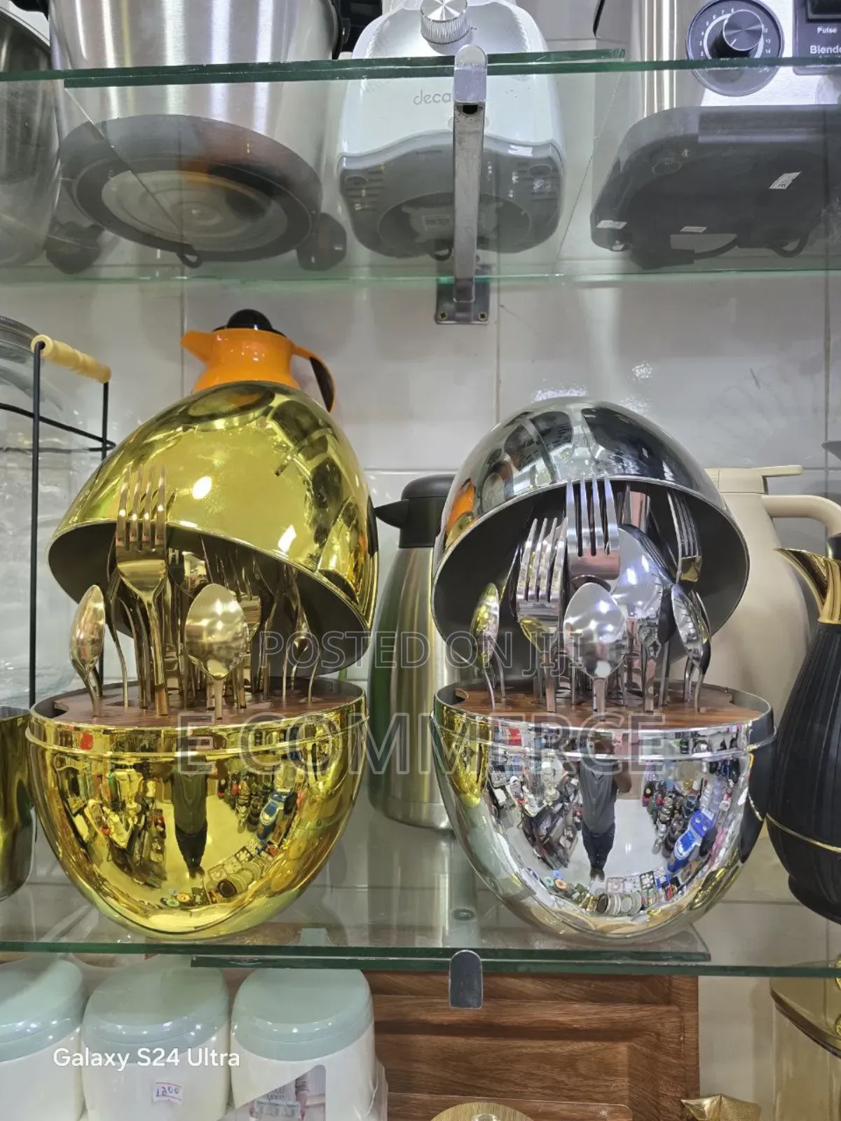 24 Pcs የሆነ ጥራት ያለው የማንኪያ ና የሹካ ሴት