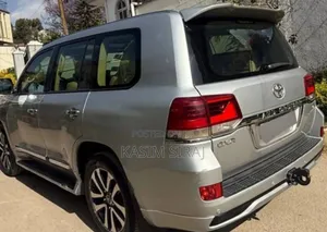 Toyota Land Cruiser 4.5 V8 TD 2018 Silver