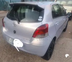 Toyota Yaris 2010 Silver