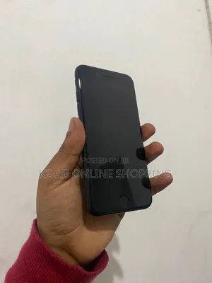 Photo - Apple iPhone 7 32 GB Black