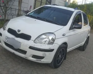 Photo - Toyota Vitz 2004 White