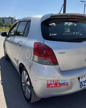 Toyota Yaris 2010 Silver