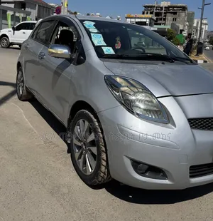 Toyota Yaris 2010 Silver