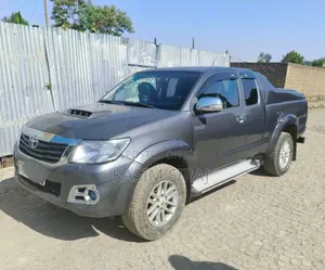 Photo - Toyota Hilux SR 4x4 2014 Gray