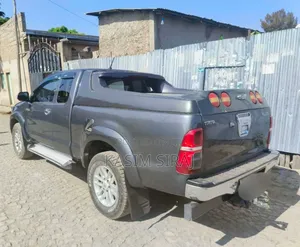 Toyota Hilux SR 4x4 2014 Gray