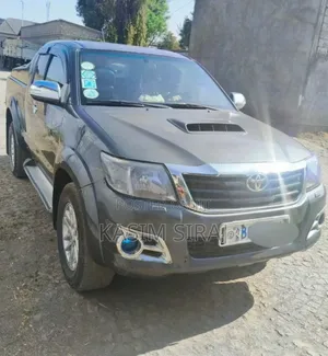 Toyota Hilux SR 4x4 2014 Gray