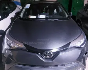 Photo - Toyota C-HR 2020 Maroon