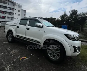 Photo - Toyota Hilux 2012 Beige