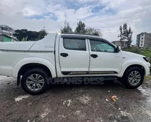 Toyota Hilux 2012 Beige
