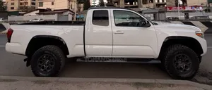 Toyota Tacoma 2018 Beige