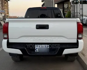 Toyota Tacoma 2018 Beige