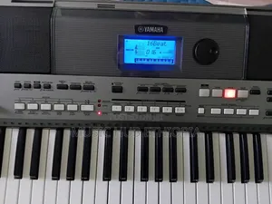 Yamaha PSR E443 Keyboard