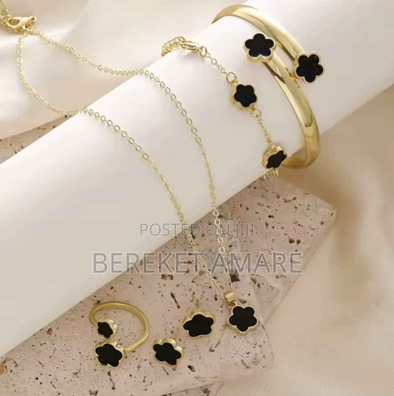 Women Jewelry In Different Colour White And Gold