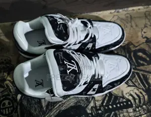 Photo - Louis Vuitton Lv Trainer Sneakers