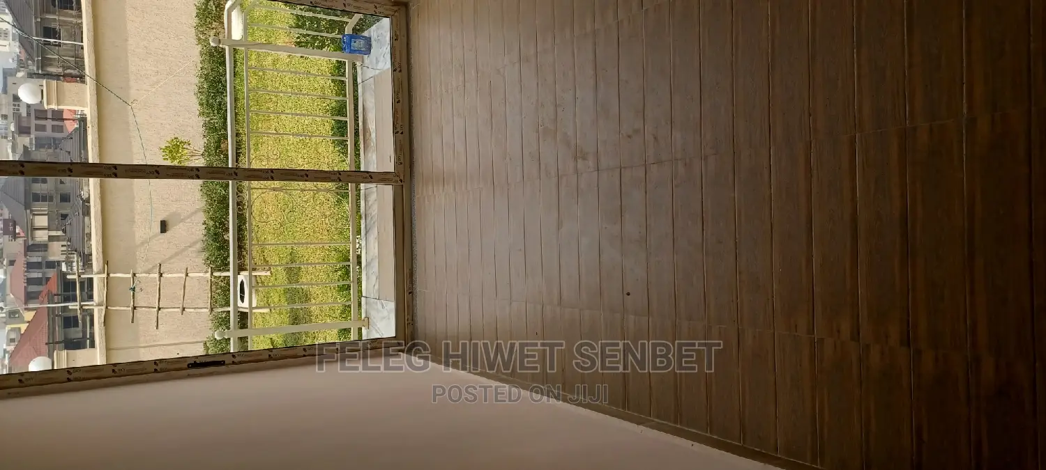 5bdrm House in አአ, Bole for sale