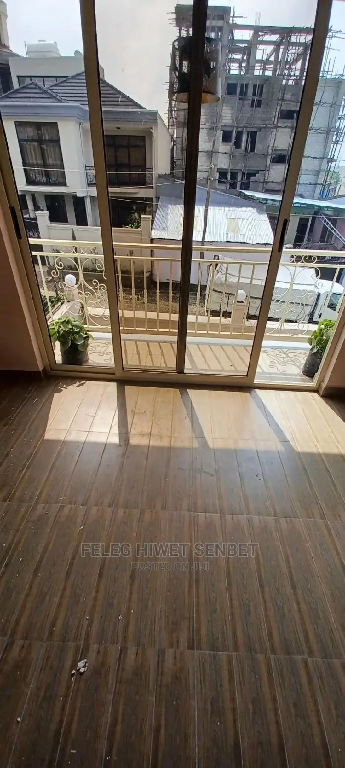 5bdrm House in አአ, Bole for sale