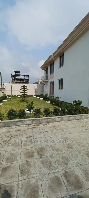 5bdrm House in አአ, Bole for sale