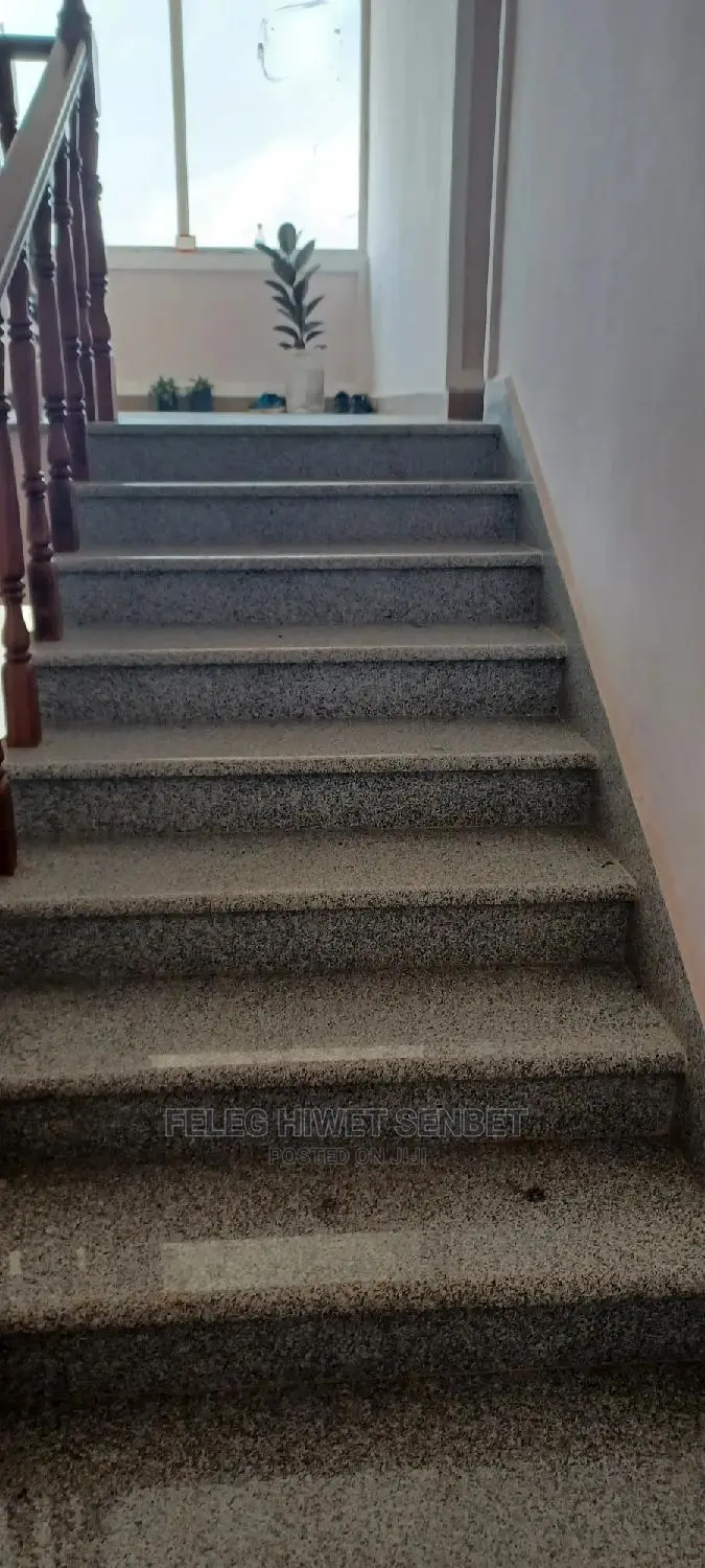 5bdrm House in አአ, Bole for sale