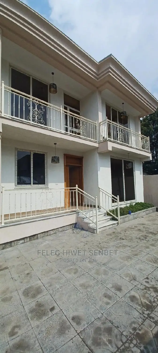 5bdrm House in አአ, Bole for sale