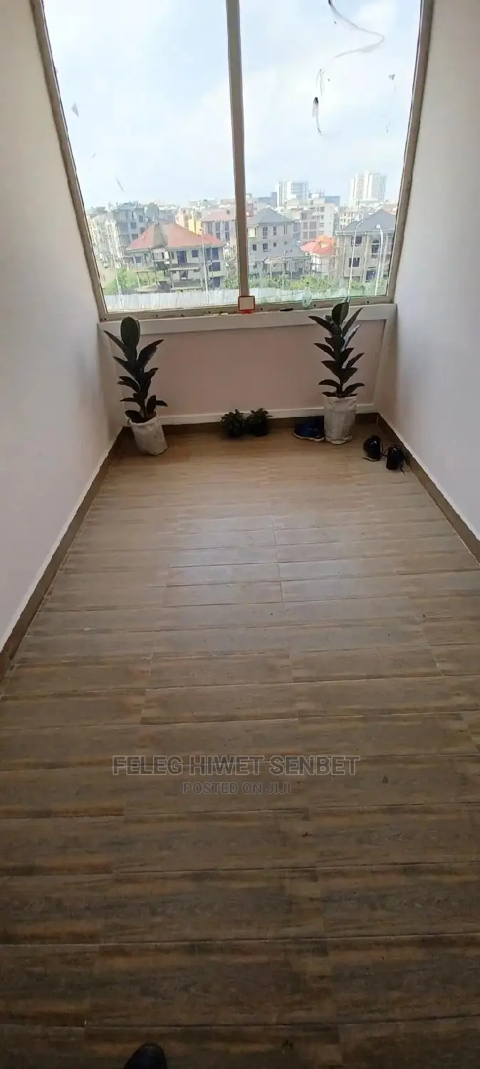 5bdrm House in አአ, Bole for sale