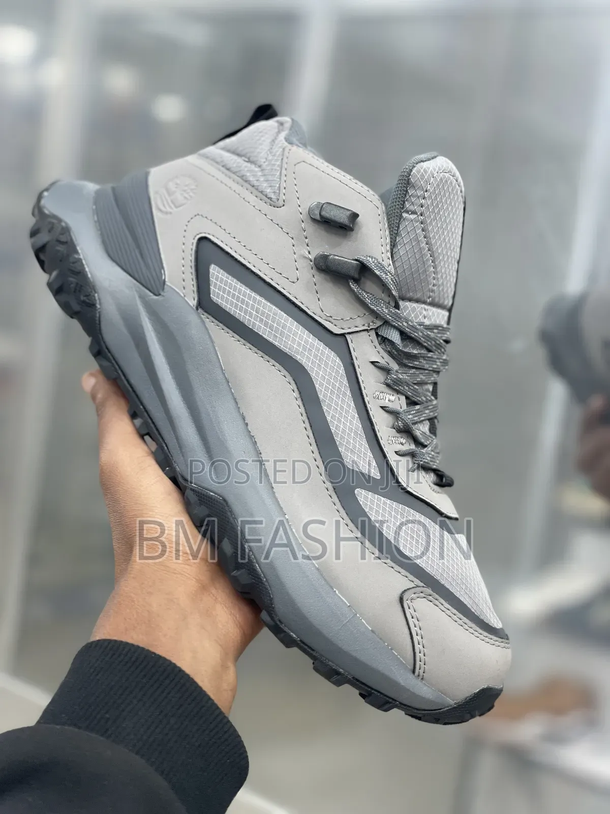 Stylish Grey Trail Sneakers - Brand New, Ready for Trails