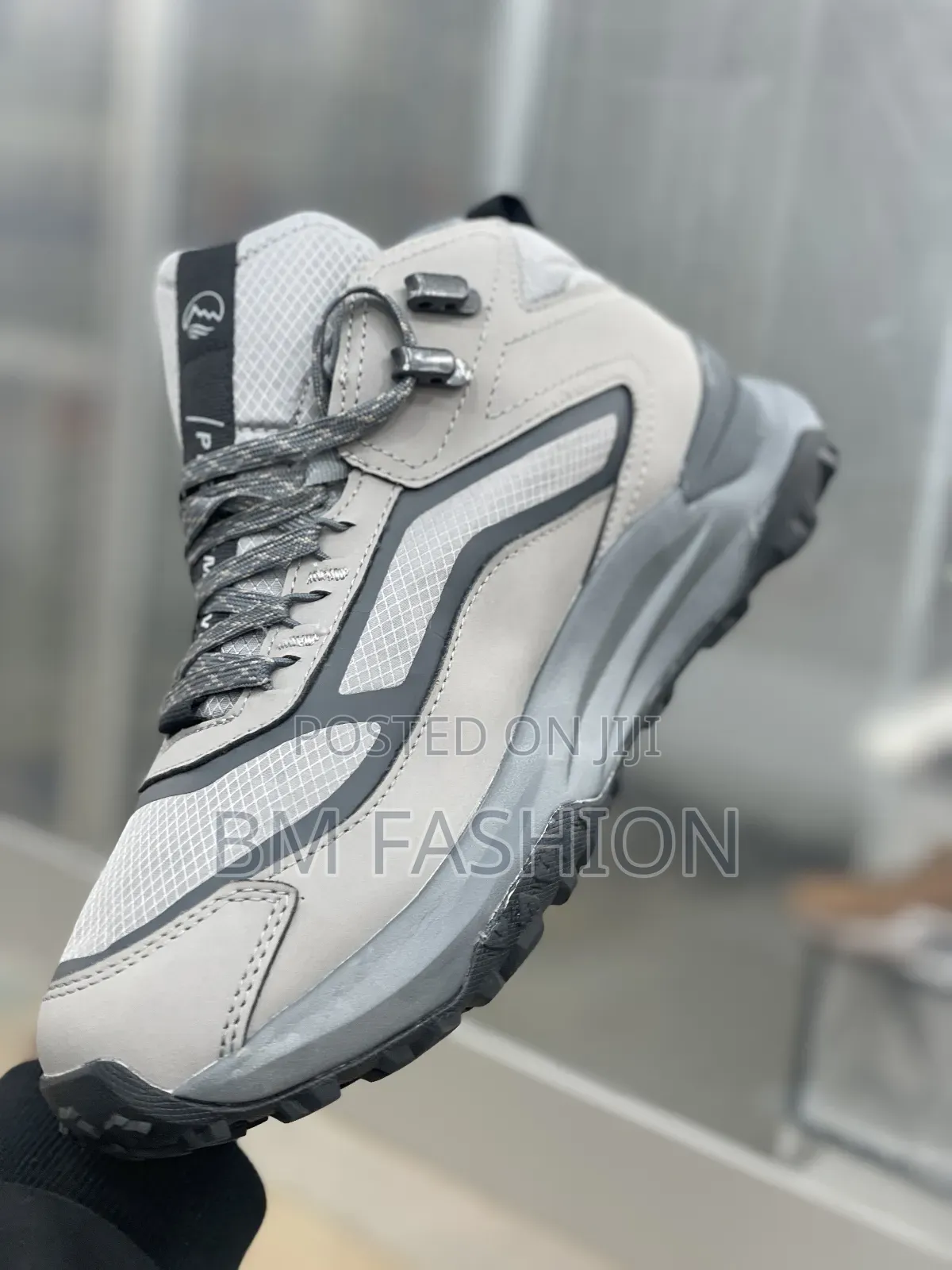 Stylish Grey Trail Sneakers - Brand New, Ready for Trails