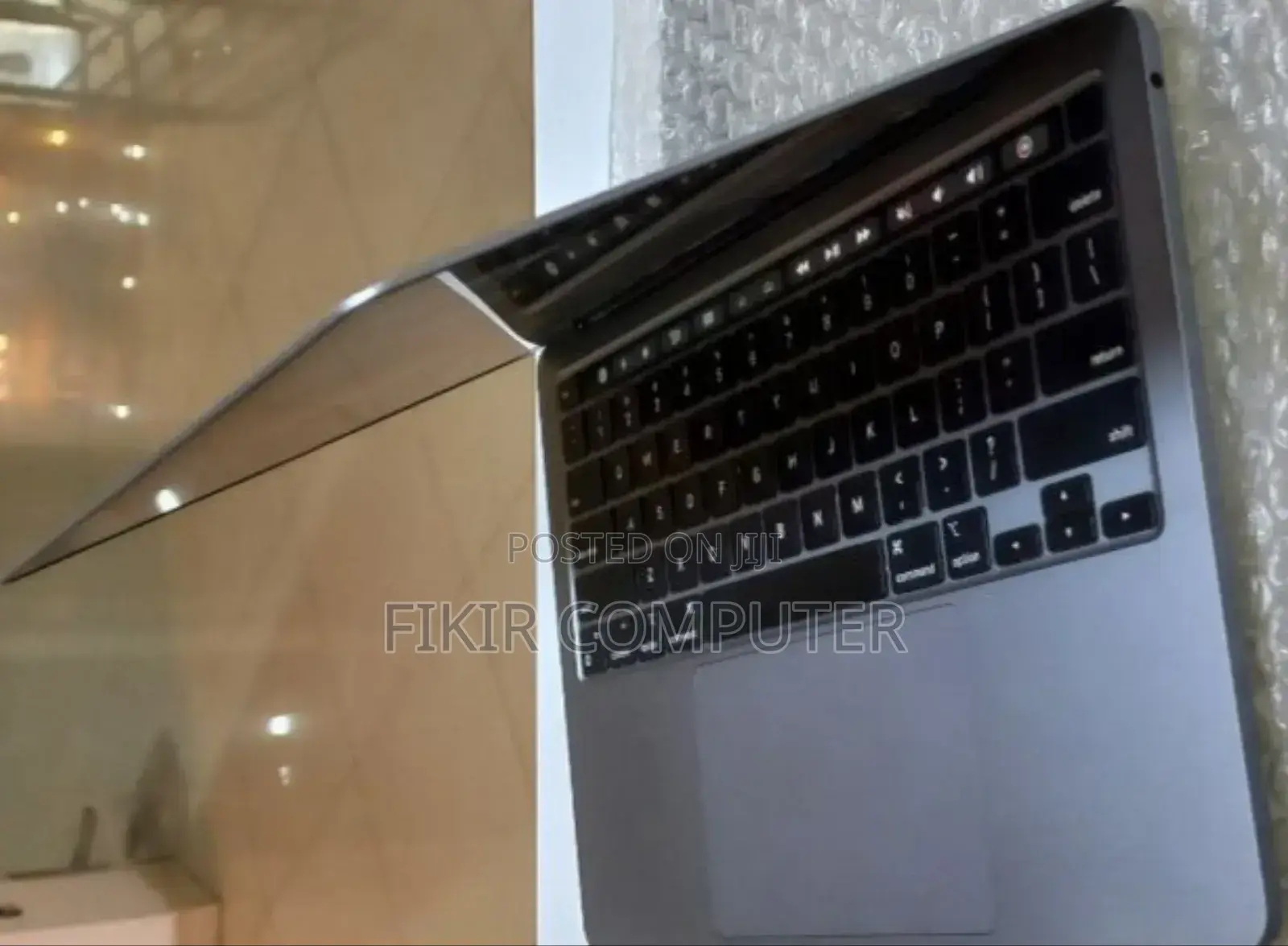 New Laptop Apple MacBook Pro 2020 M1 8GB Apple M1 Pro SSD 256GB