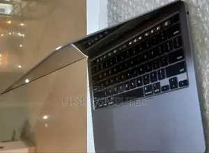 New Laptop Apple MacBook Pro 2020 M1 8GB Apple M1 Pro SSD 256GB