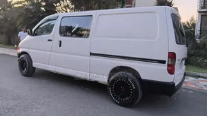 Toyota HiAce 2002 White