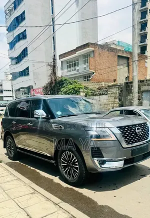 Photo - Nissan Patrol 2023 Gray