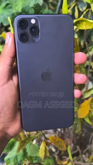 Photo - Apple iPhone 11 Pro Max 256 GB Black